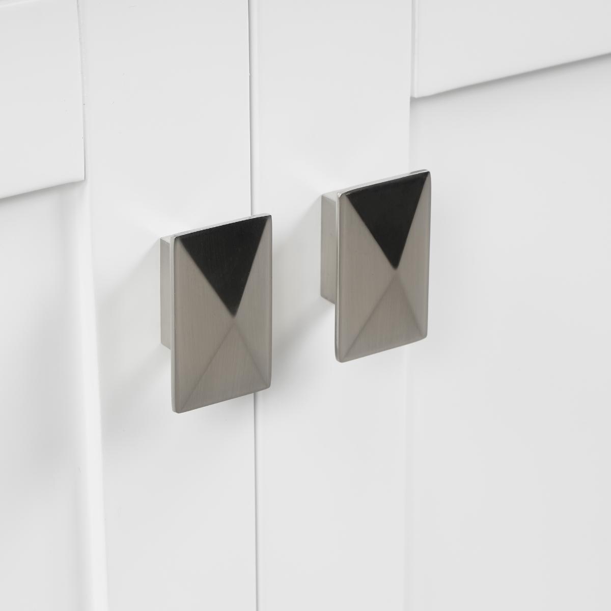 Geneva Handles / Knobs