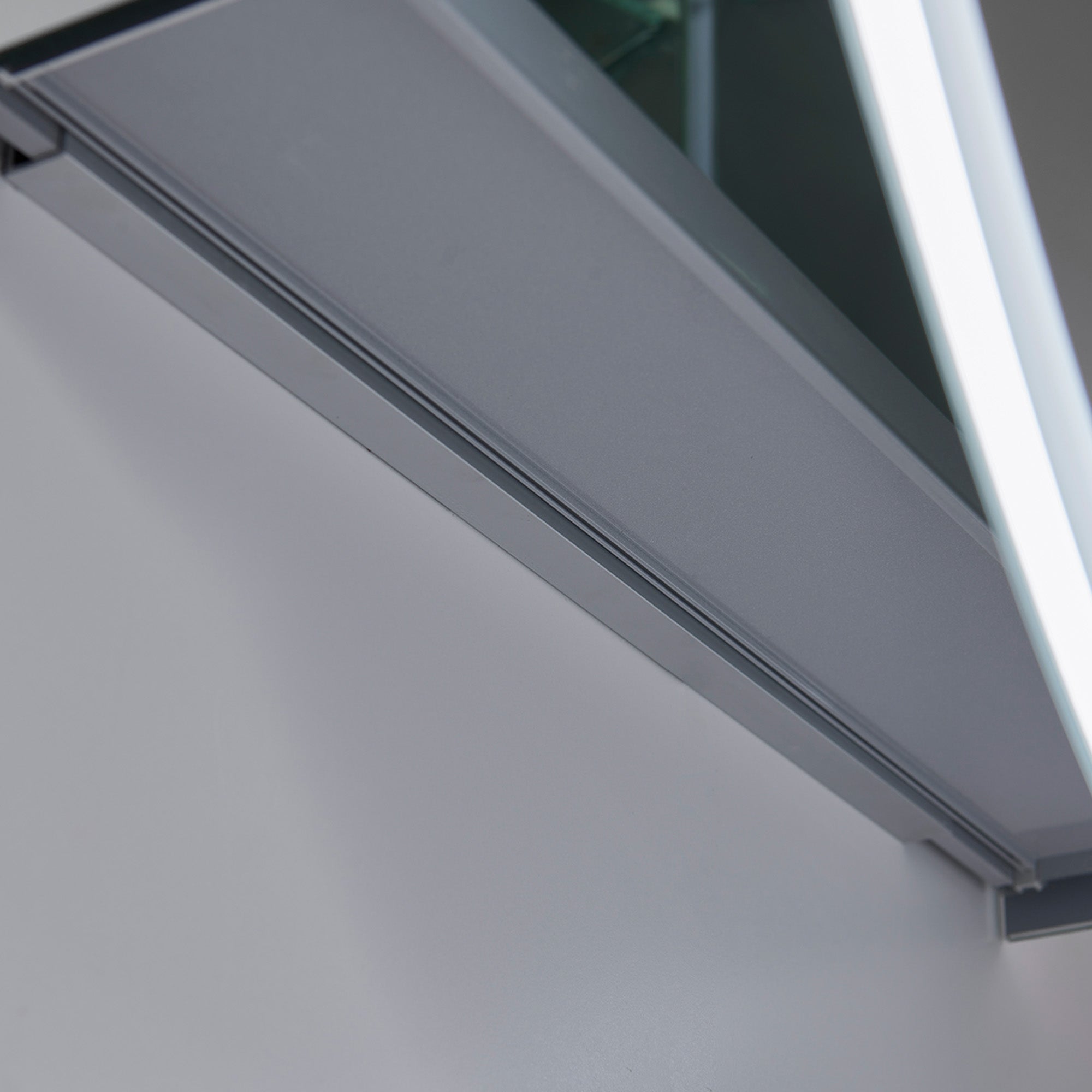 Regulus LED Medicine Cabinet MCL9